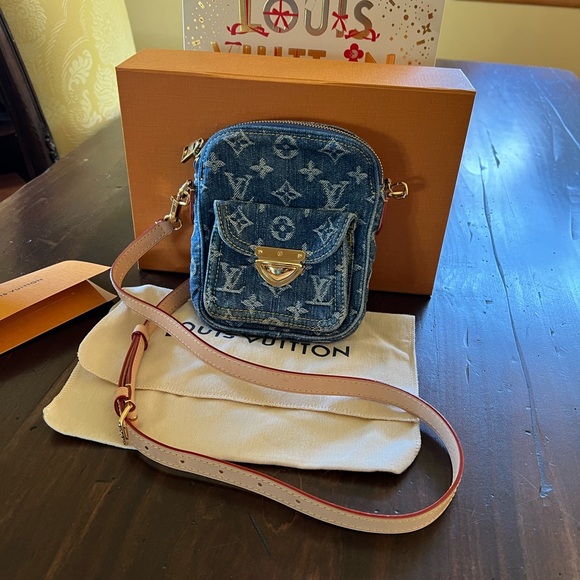 Louis Vuitton Fairfax Pochette - Picture 1 of 12